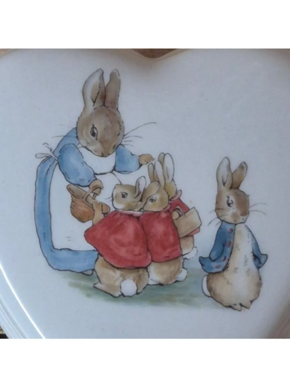 Wedgwood Beatrix Potter Peter Rabbit Heart Shaped Lidded Jewelry Trinket Box EXC